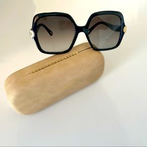 Chloé Black/Gold Mod Style